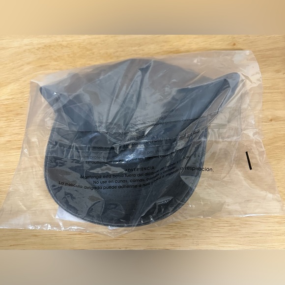 Authentic Taylor Swift TS WASHED BLACK DAD HAT Original Sealed W/ Purple Hearts - Picture 9 of 11